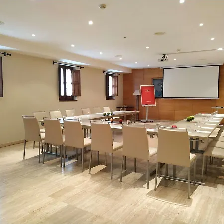 Hotel Nh Collection Palacio De Castellanos 4*