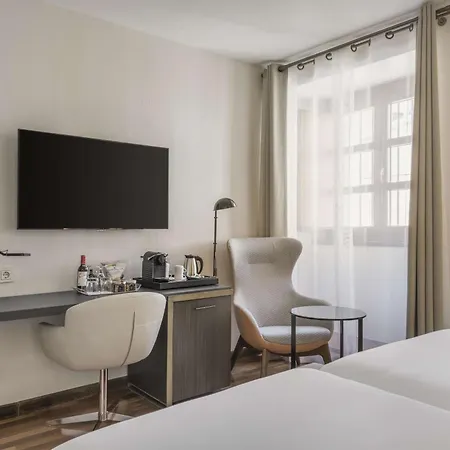 Szálloda Nh Collection Palacio De Castellanos 4*