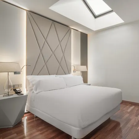 Hotel Nh Collection Palacio De Castellanos 4*