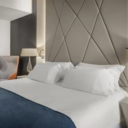 Hotel Nh Collection Palacio De Castellanos 4*