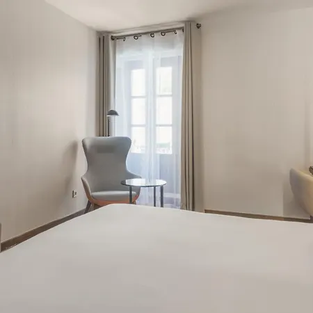호텔 Nh Collection Palacio De Castellanos 4*