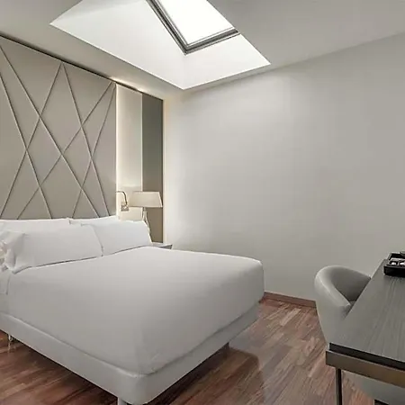 Hotel Nh Collection Palacio De Castellanos 4*