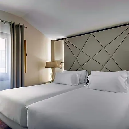 Hotel Nh Collection Palacio De Castellanos 4*