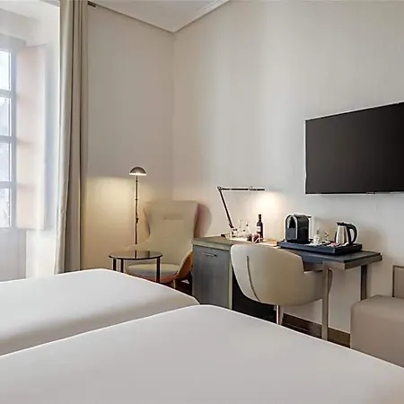 Hotel Nh Collection Palacio De Castellanos 4*
