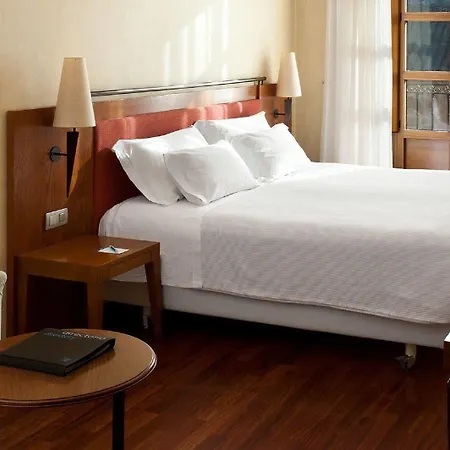 Hotel Nh Collection Palacio De Castellanos 4*
