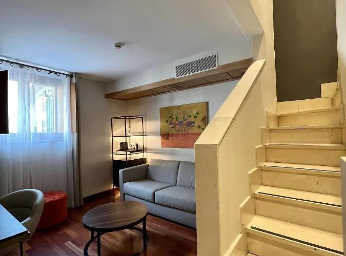 Hotel Nh Collection Palacio De Castellanos 4*