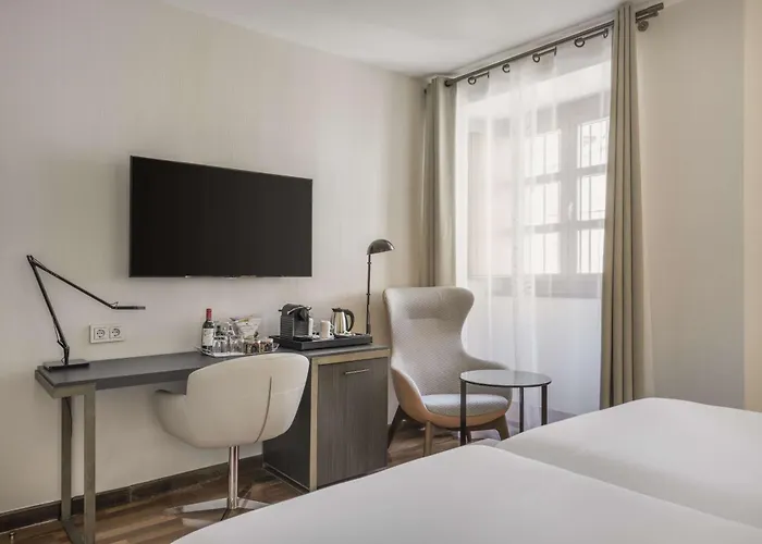 Hotel Nh Collection Palacio De Castellanos 4*